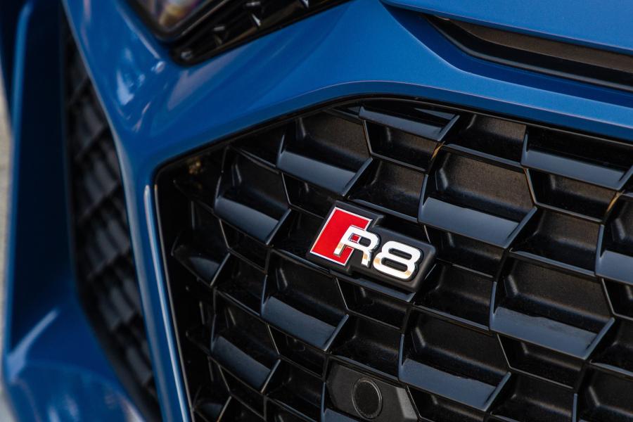 Логотип Audi R8 V10 Performance Spyder 2019 года  (NA) (фото 26 из 46)